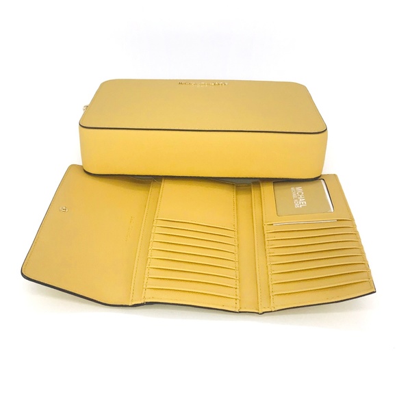 Michael Kors Jet Set Crossbody Bag Wallet Set - Picture 5 of 8